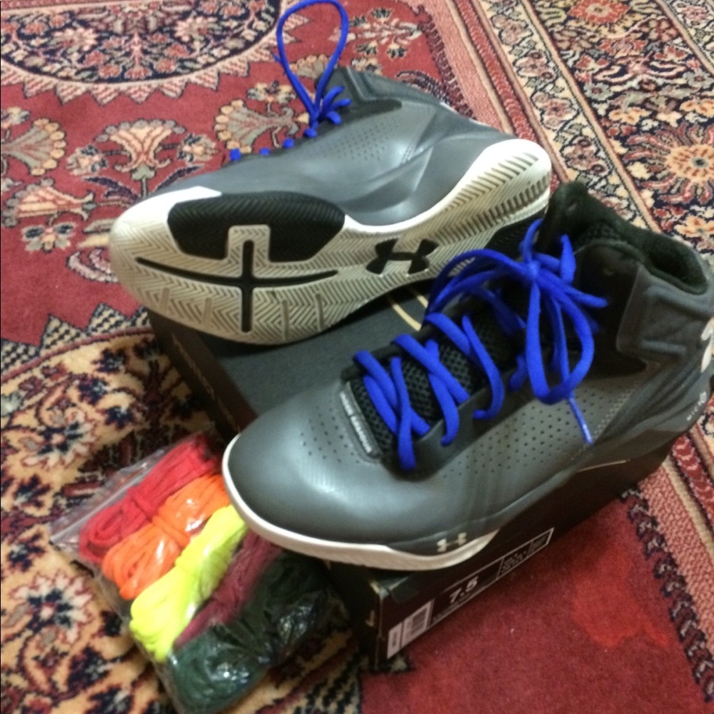 Basketball shoes